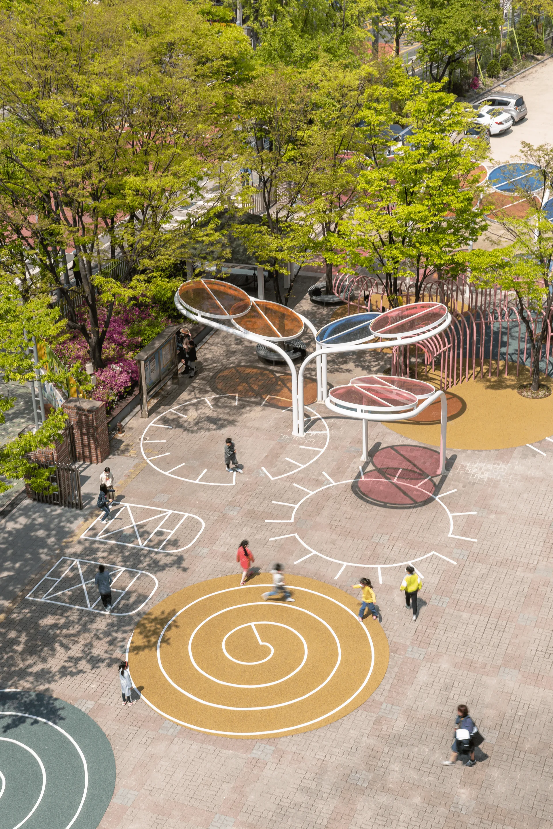 꿈을 담은 놀이터 / 일신초등학교