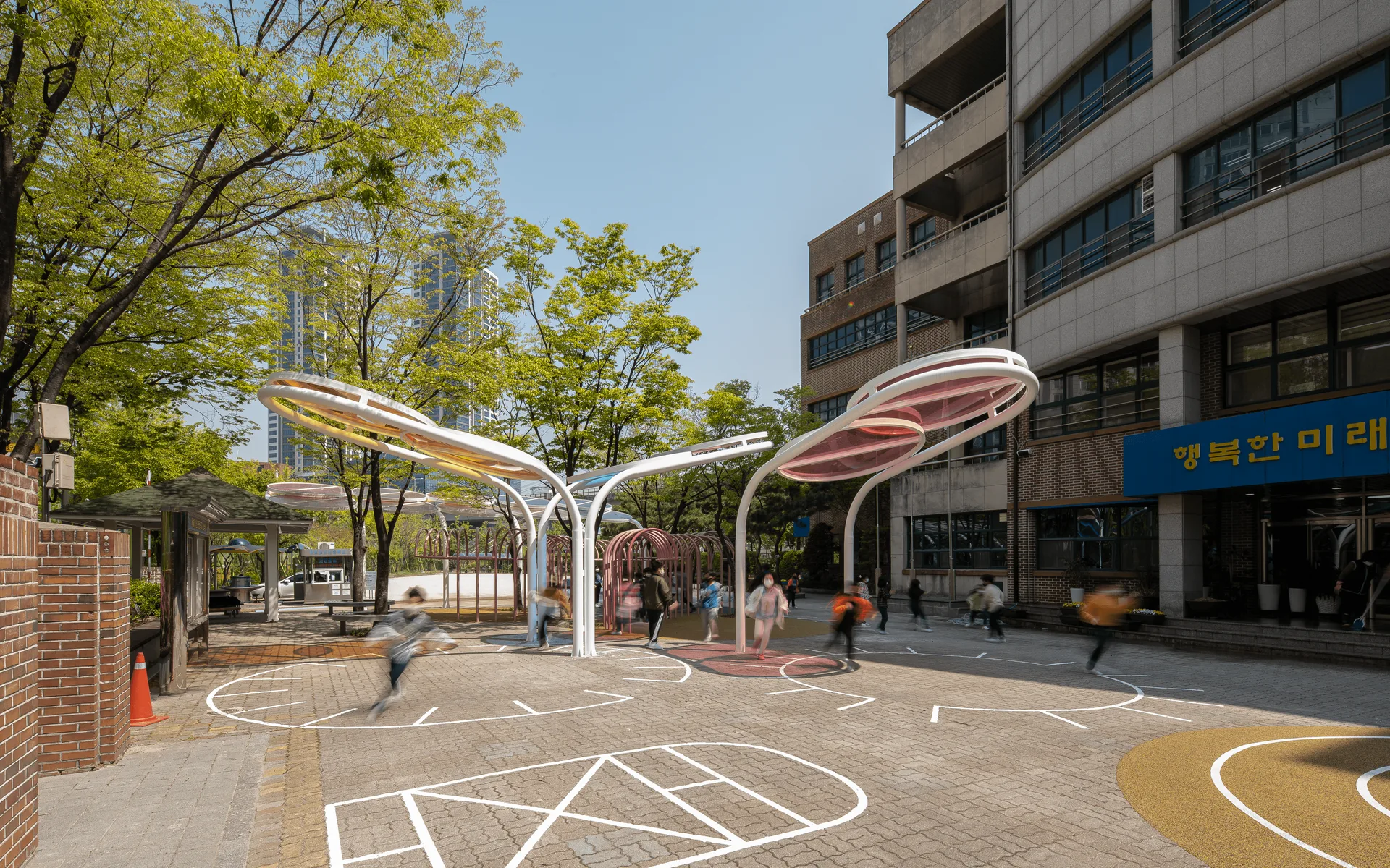 꿈을 담은 놀이터 / 일신초등학교