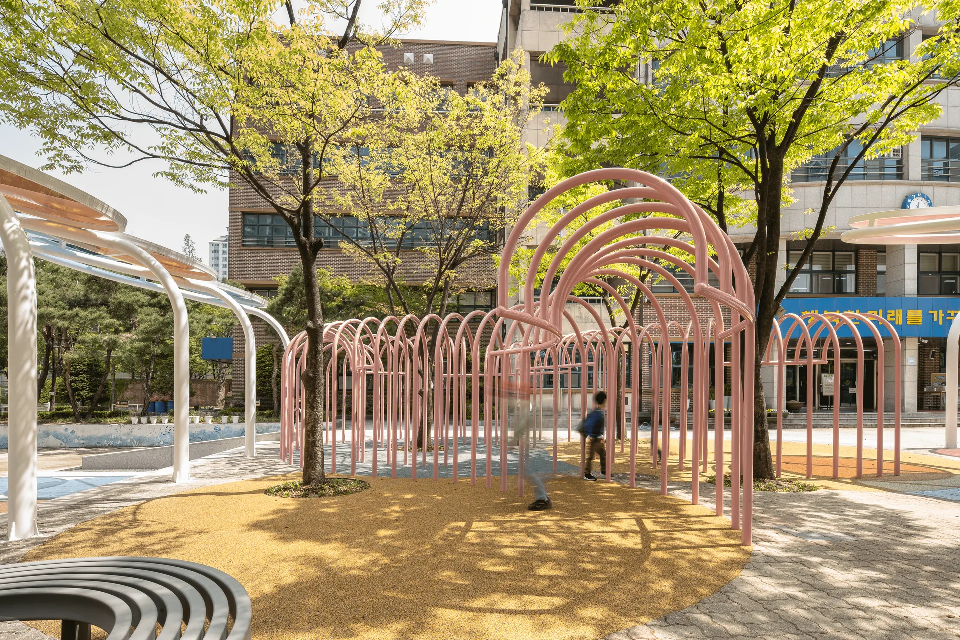 꿈을 담은 놀이터 / 일신초등학교