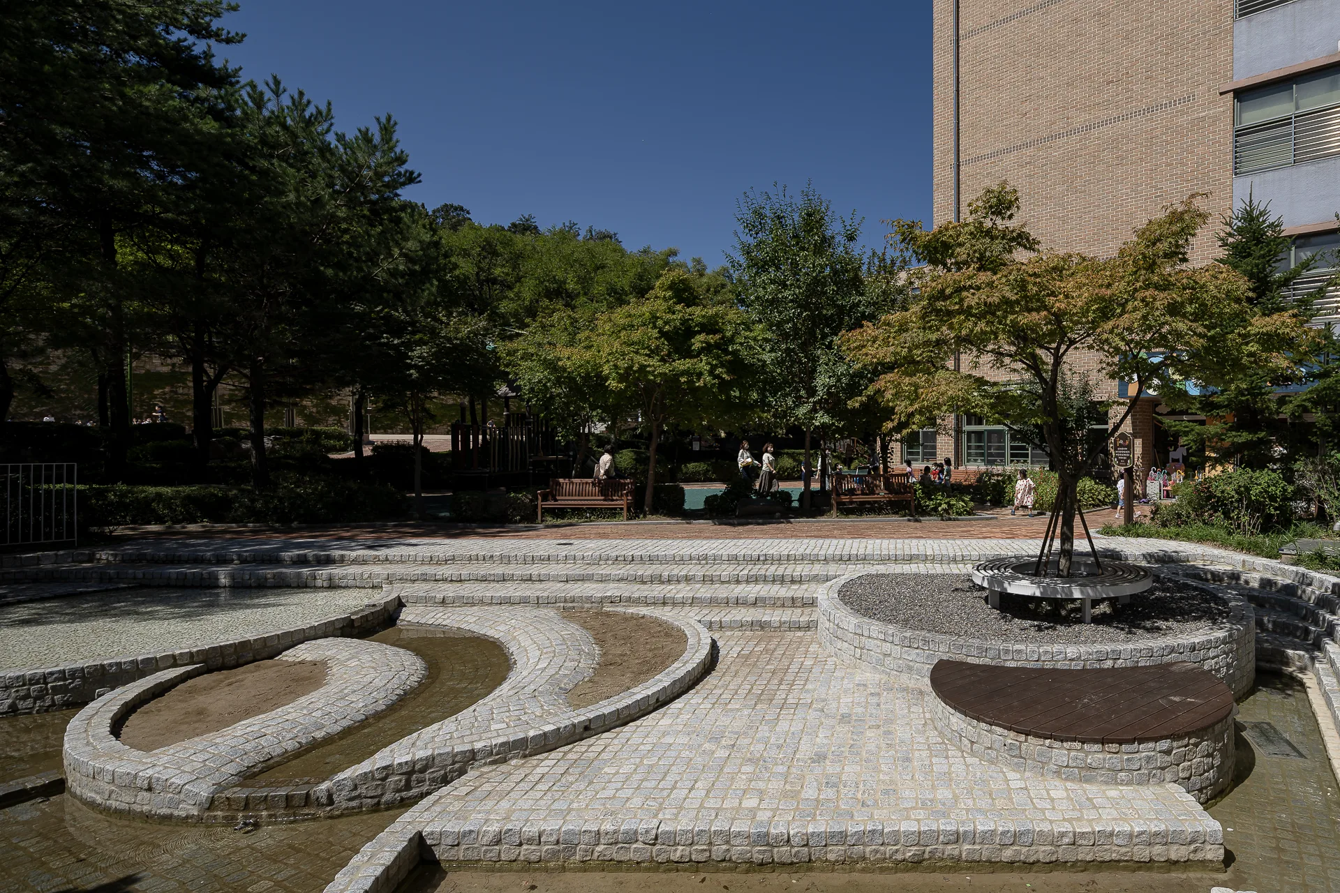 꿈을 담은 놀이터 / 우면초등학교