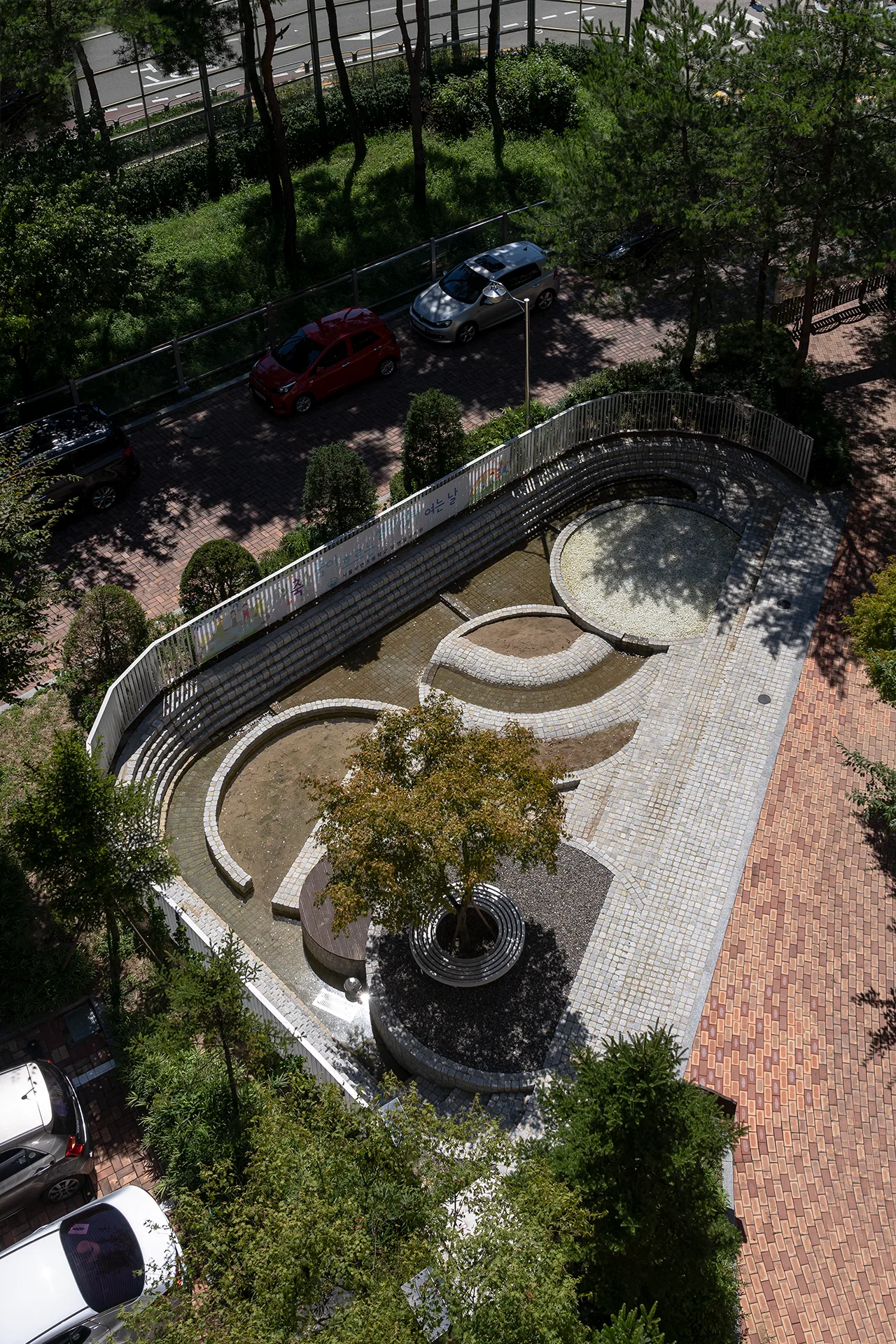 꿈을 담은 놀이터 / 우면초등학교