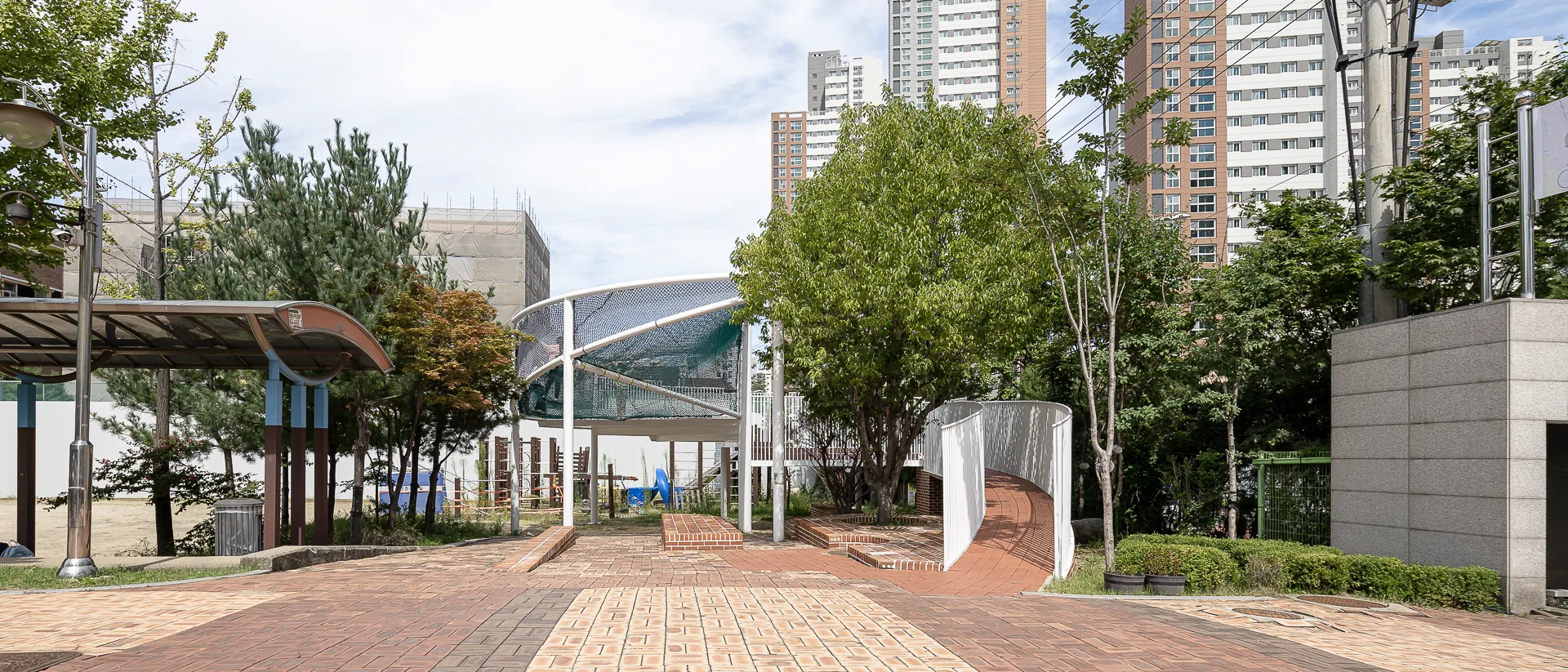 꿈을 담은 놀이터 / 고척초등학교